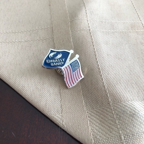 Vintage Bank USA Flag Pin - Picture 1 of 2